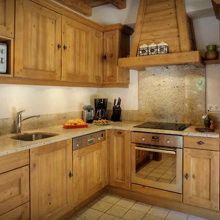 Chalet Hollygotty - Ovo Network